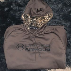 Men’s under armour hoodie